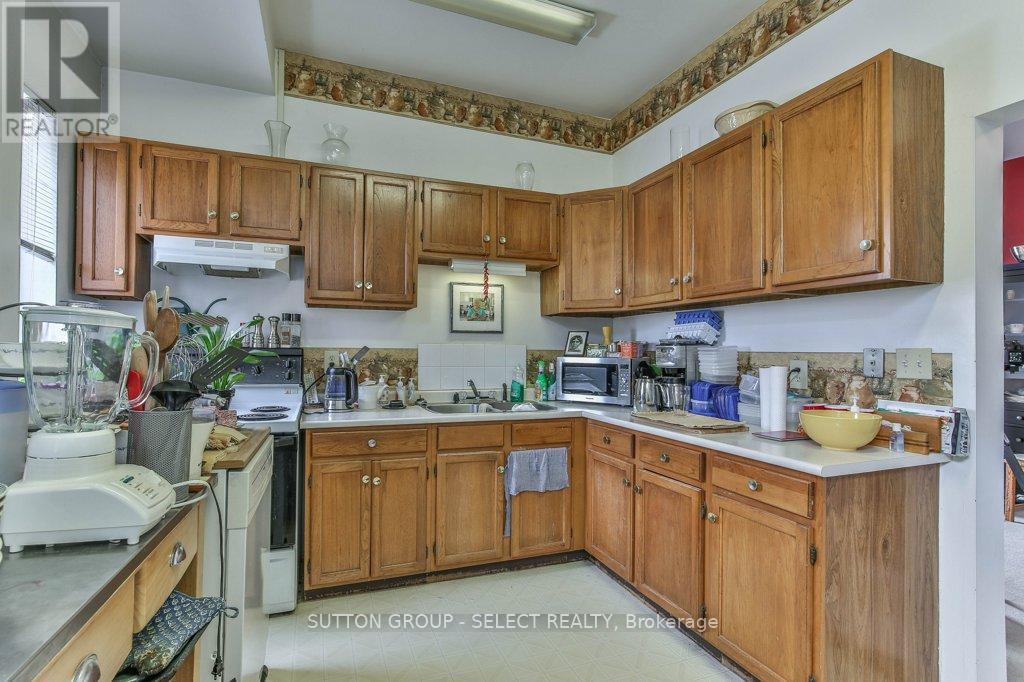 330 Burwell Street, London East, Ontario  N6B 2V9 - Photo 7 - X12278404