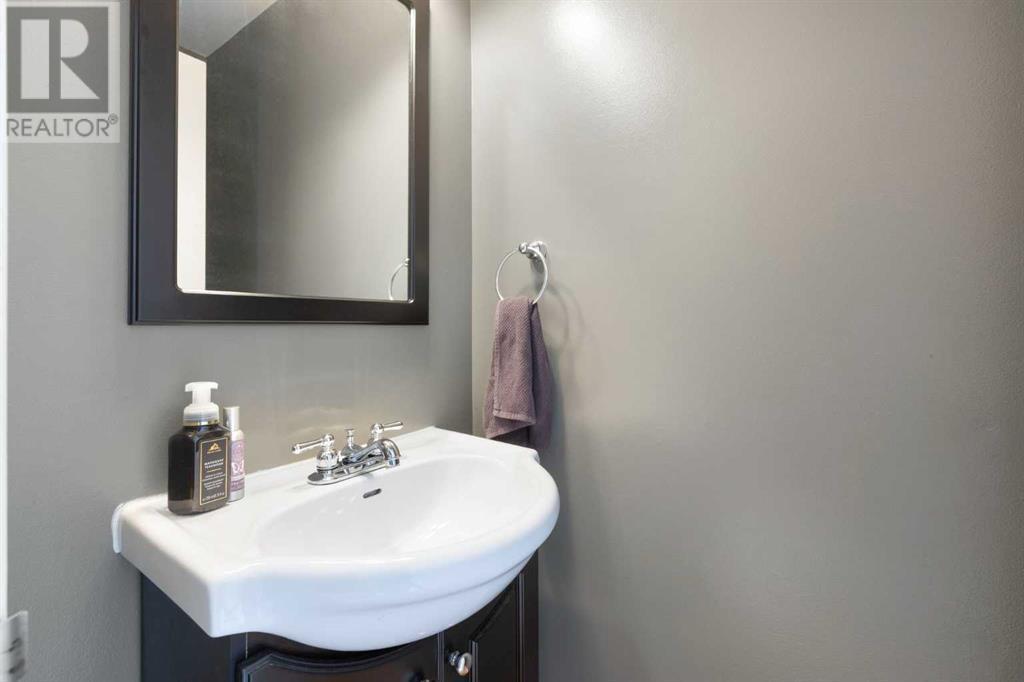 Property at 426 Brae Glen Crescent SW image 4