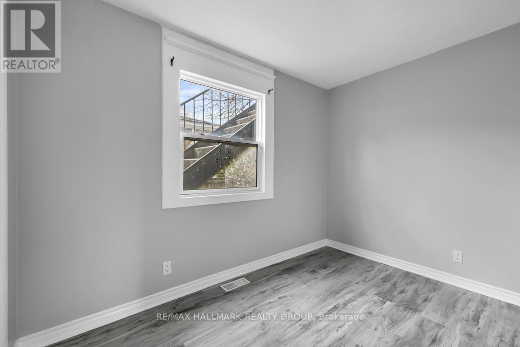 833 Maplewood Avenue, Ottawa, Ontario  K2B 5V4 - Photo 13 - X12304835