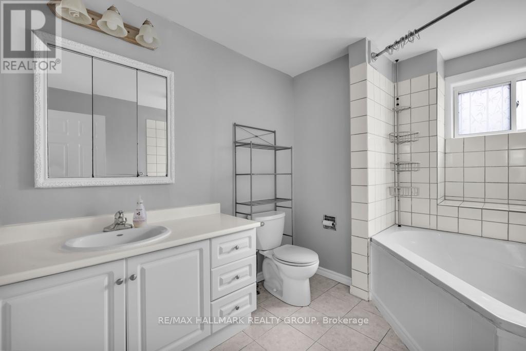 833 Maplewood Avenue, Ottawa, Ontario  K2B 5V4 - Photo 18 - X12304835