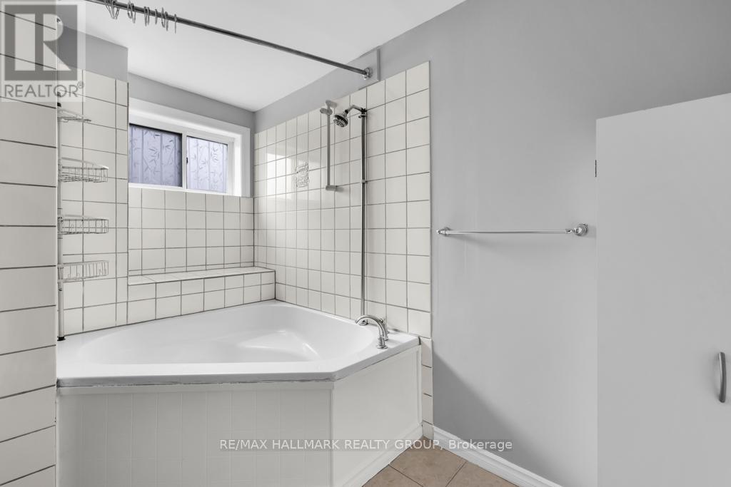 833 Maplewood Avenue, Ottawa, Ontario  K2B 5V4 - Photo 19 - X12304835