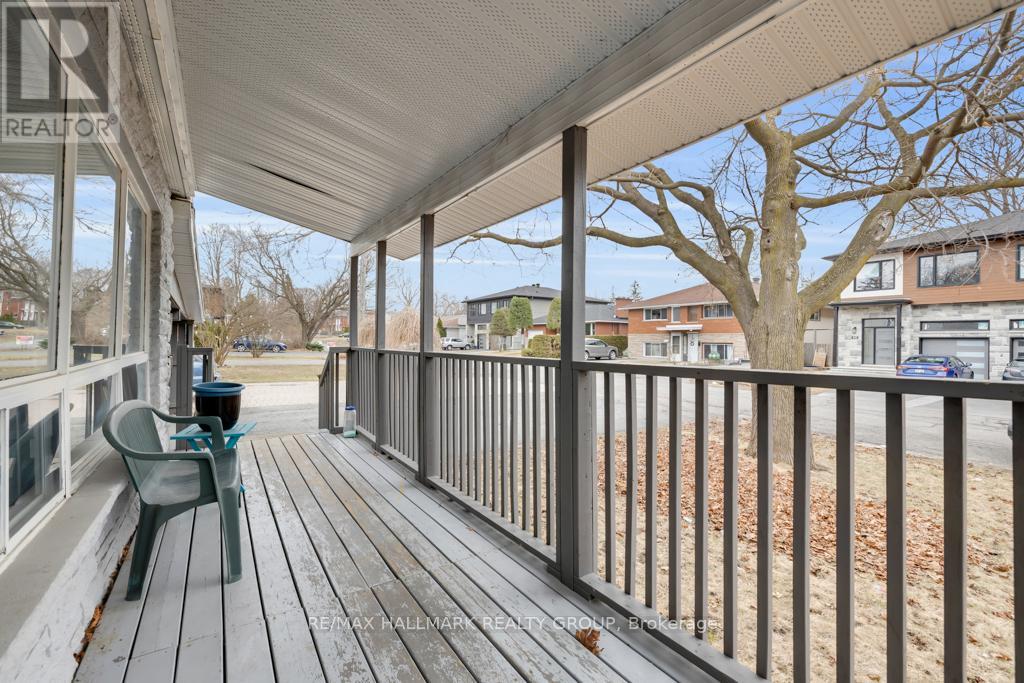 833 Maplewood Avenue, Ottawa, Ontario  K2B 5V4 - Photo 2 - X12304835