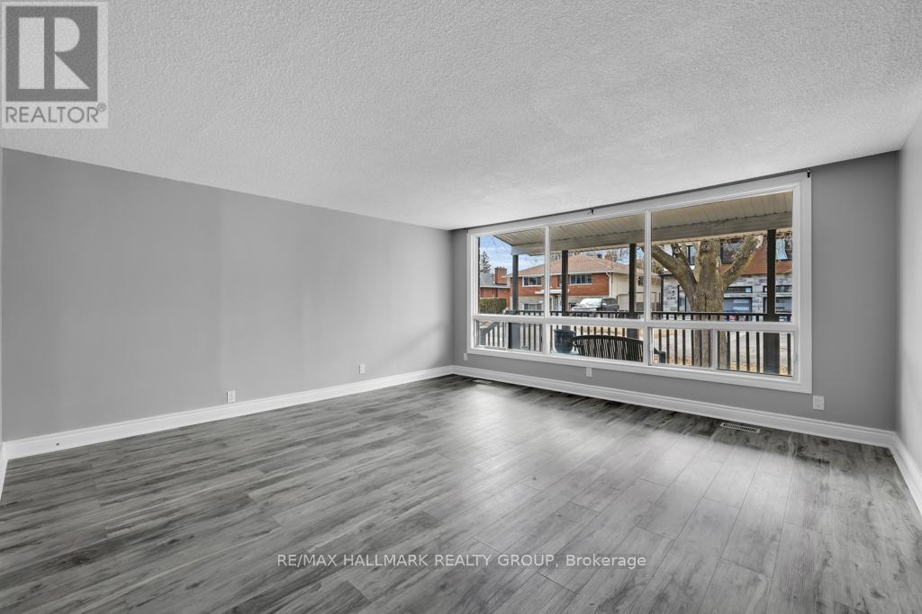 833 Maplewood Avenue, Ottawa, Ontario  K2B 5V4 - Photo 4 - X12304835