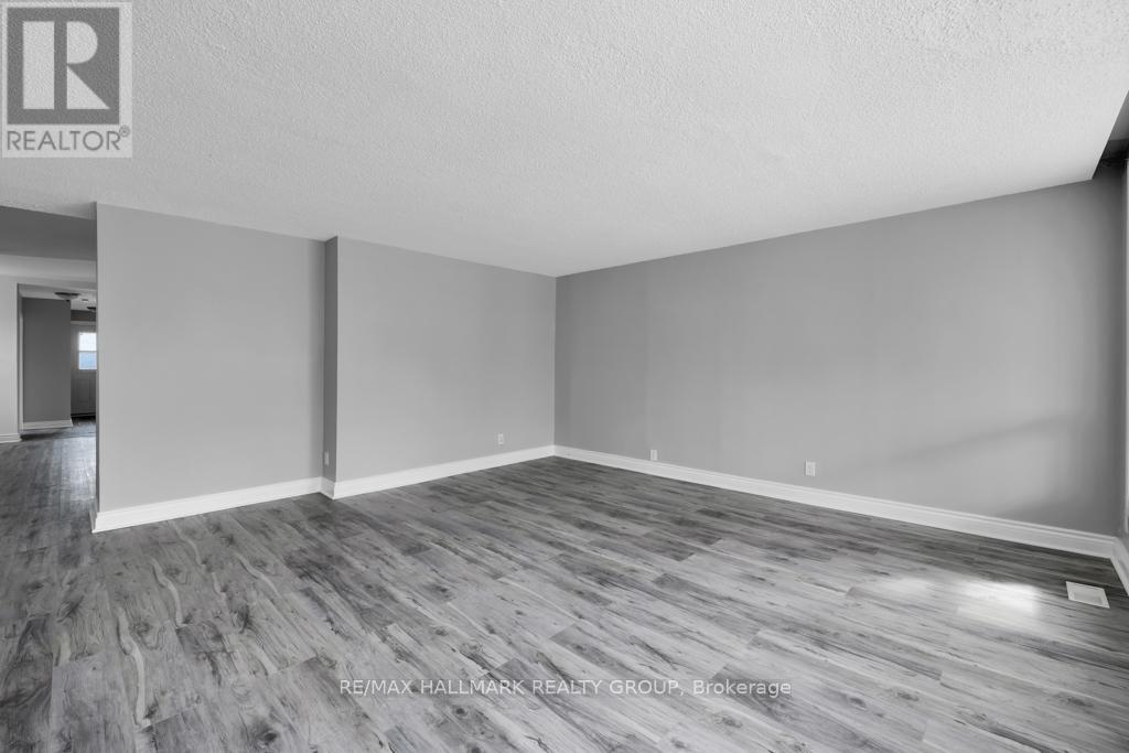 833 Maplewood Avenue, Ottawa, Ontario  K2B 5V4 - Photo 7 - X12304835