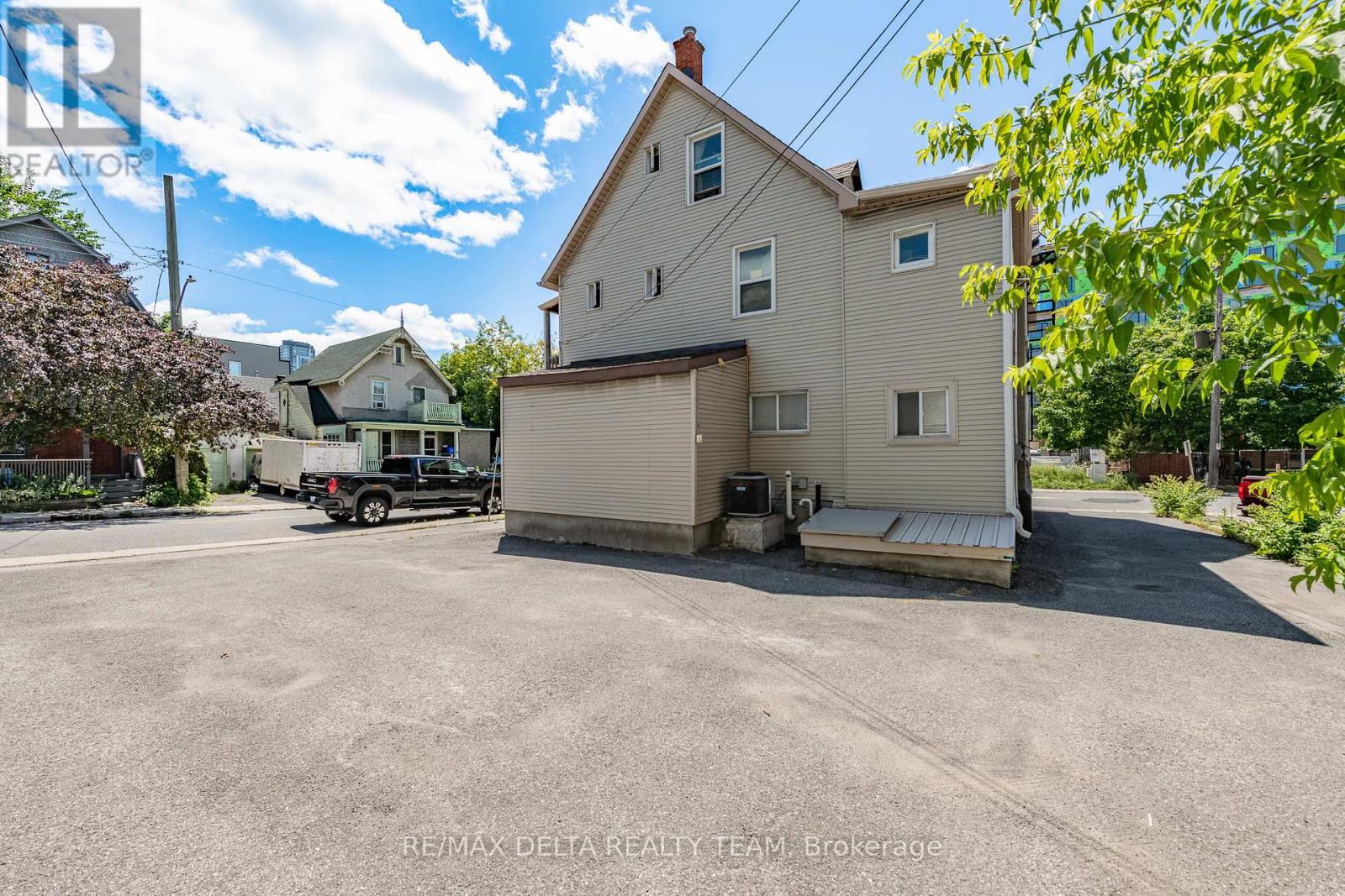 437-439 Booth Street, Ottawa, Ontario  K1R 7K8 - Photo 5 - X12304851