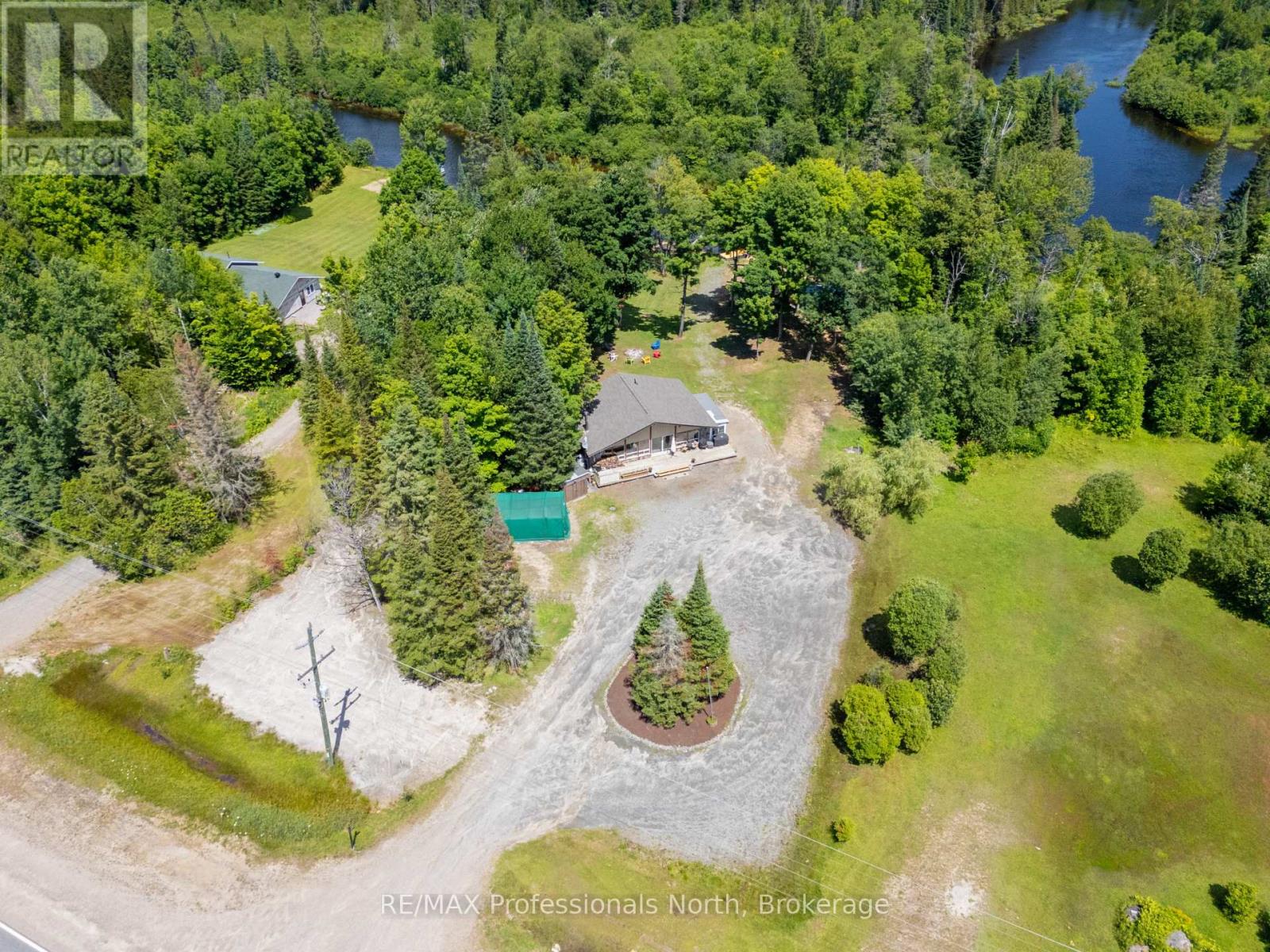 899 Katrine Road, Burk's Falls, Ontario  P0A 1C0 - Photo 3 - X12304764