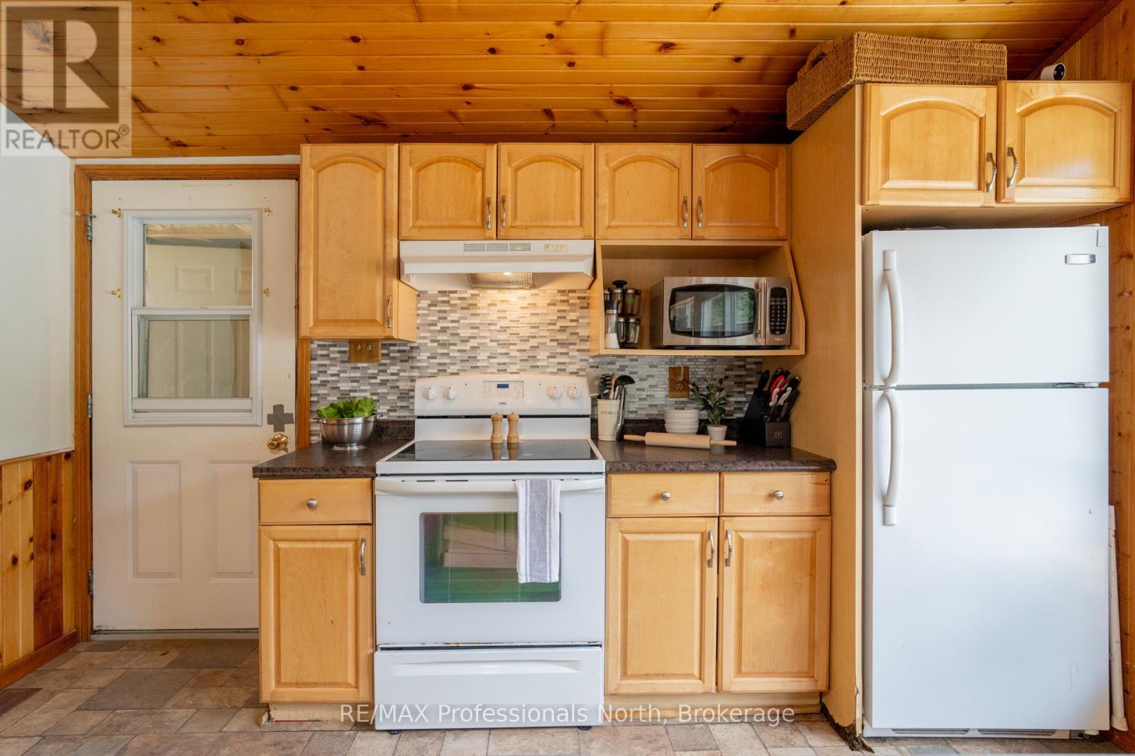 899 Katrine Road, Burk's Falls, Ontario  P0A 1C0 - Photo 8 - X12304764