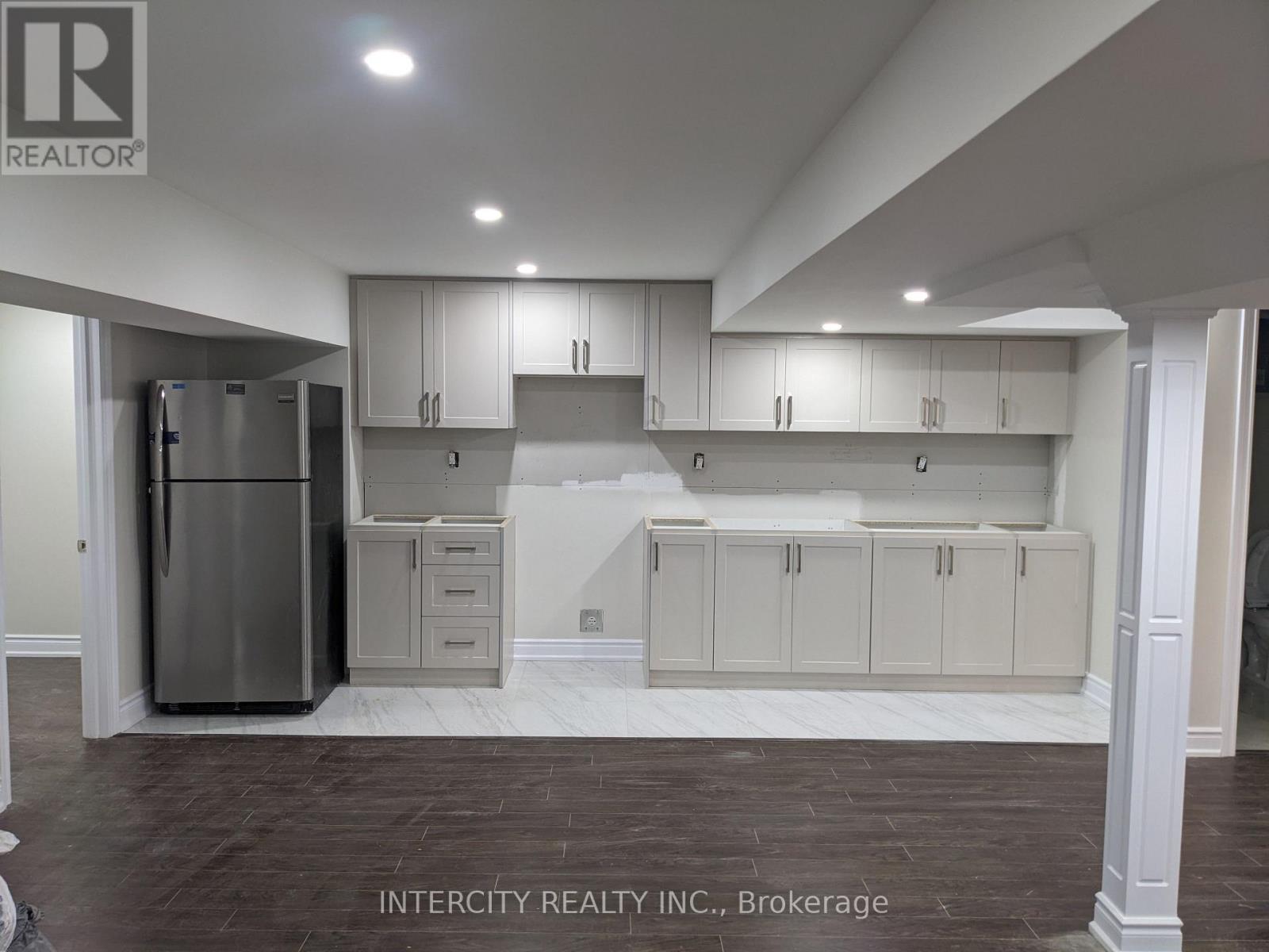 8 Mccourt Drive, Ajax, Ontario  L1Z 0S3 - Photo 2 - E12304559