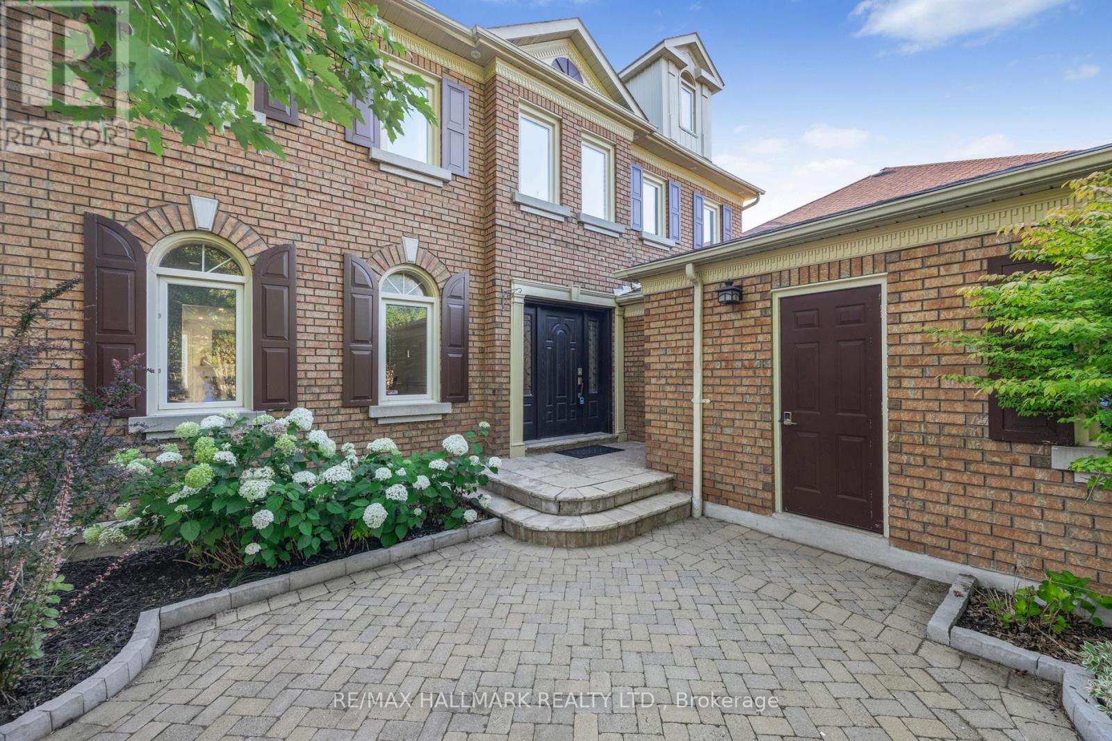 Property at 59 OATLANDS CRESCENT image 3