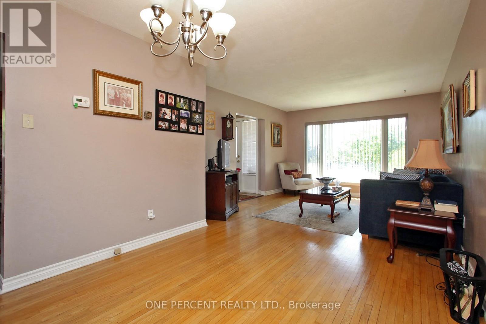 Property at 1543 SANDGATE CRESCENT image 5