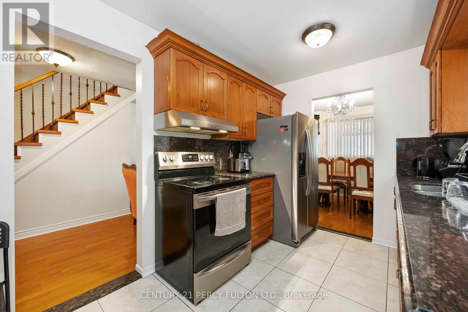 17 Woodsview Avenue, Toronto, Ontario  M9W 6B9 - Photo 10 - W12304682