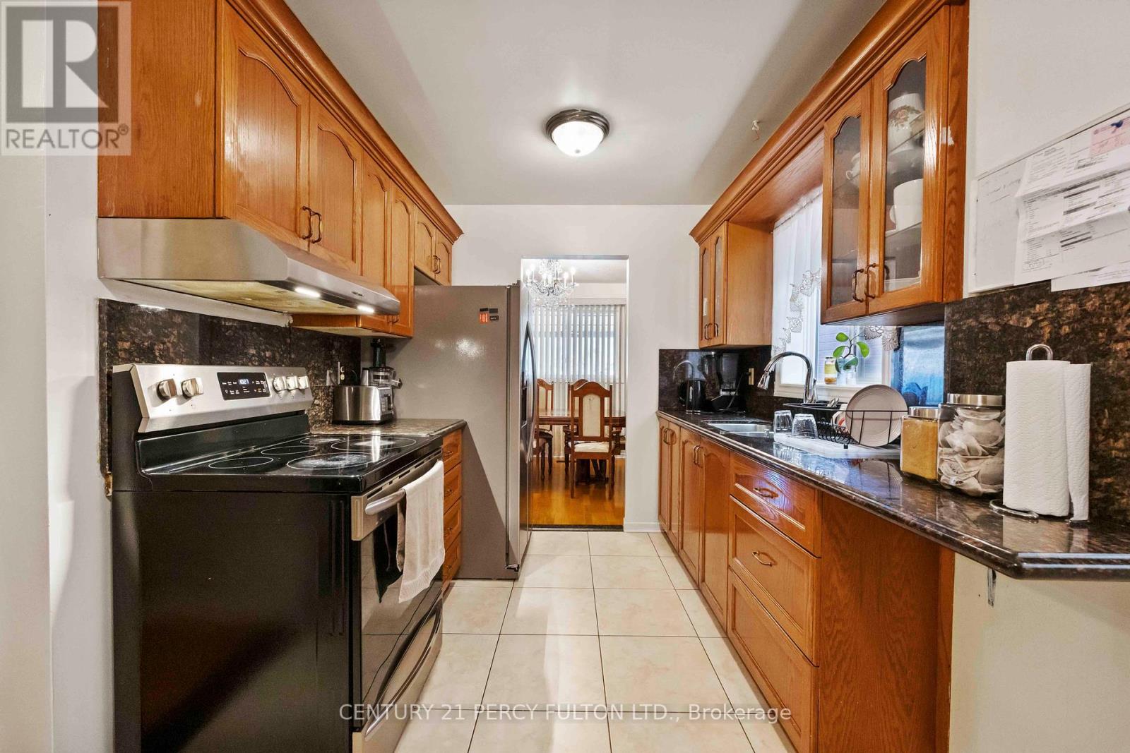 17 Woodsview Avenue, Toronto, Ontario  M9W 6B9 - Photo 11 - W12304682
