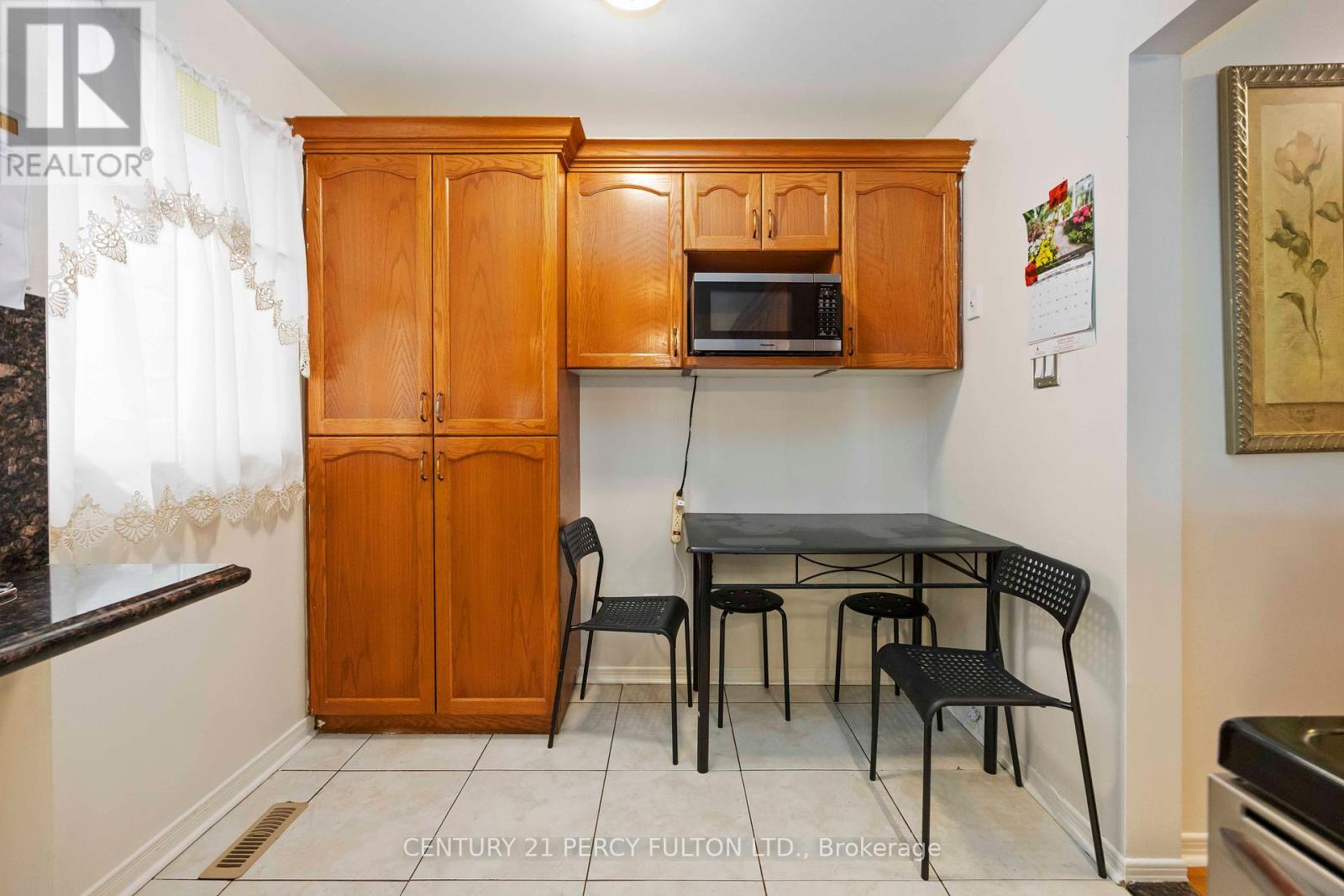 17 Woodsview Avenue, Toronto, Ontario  M9W 6B9 - Photo 12 - W12304682