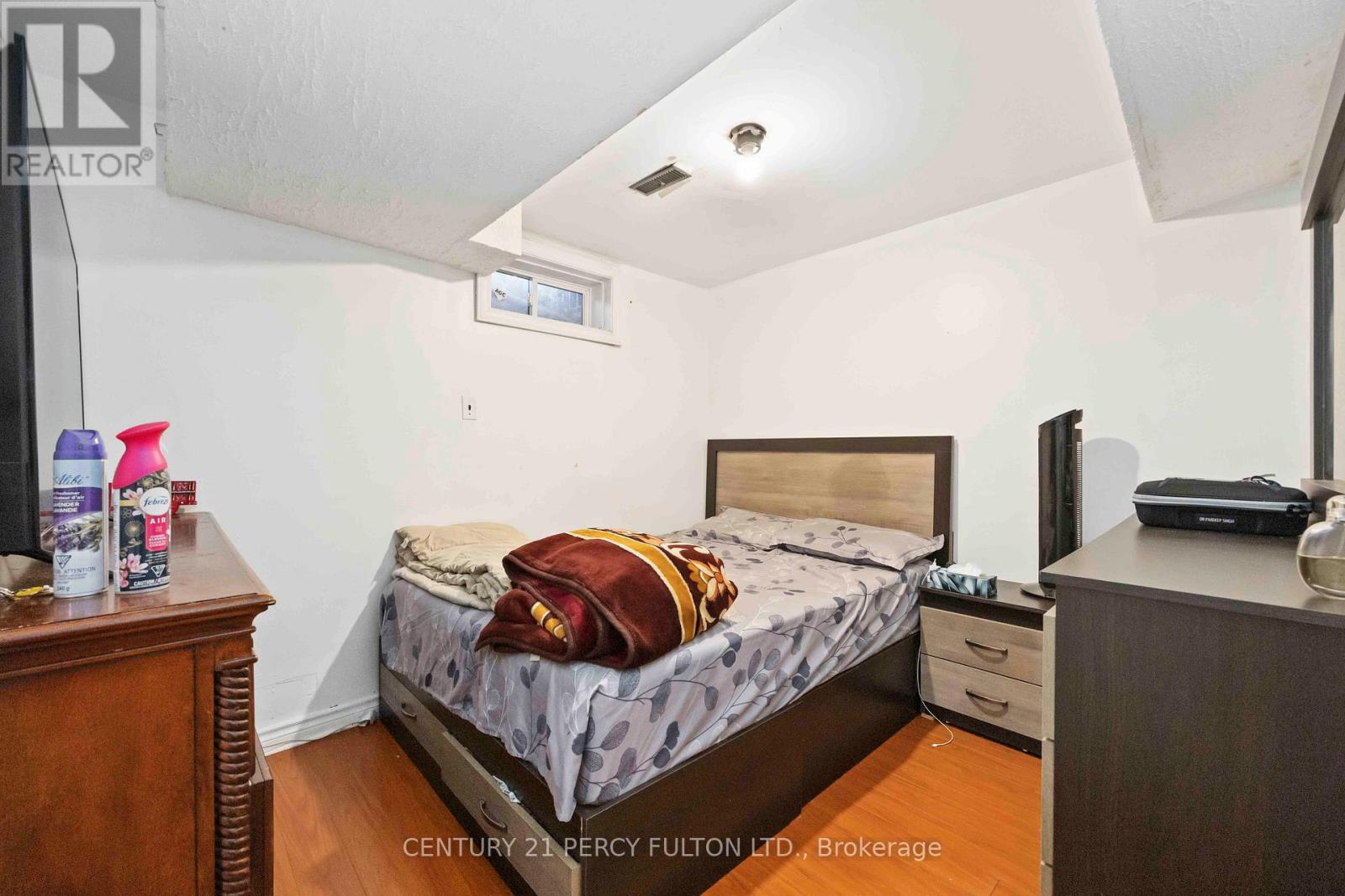 17 Woodsview Avenue, Toronto, Ontario  M9W 6B9 - Photo 16 - W12304682