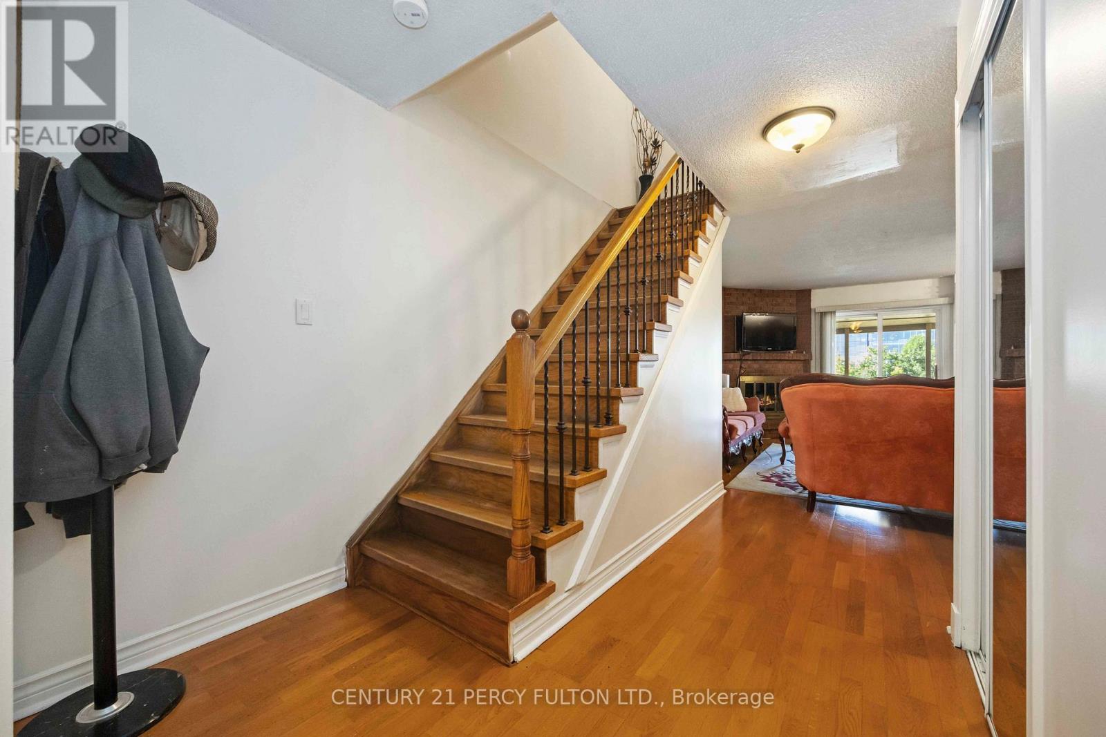 17 Woodsview Avenue, Toronto, Ontario  M9W 6B9 - Photo 18 - W12304682