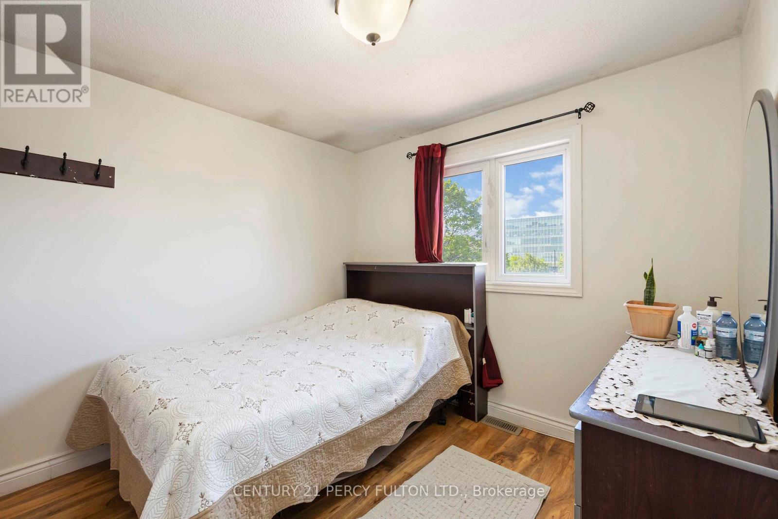 17 Woodsview Avenue, Toronto, Ontario  M9W 6B9 - Photo 20 - W12304682