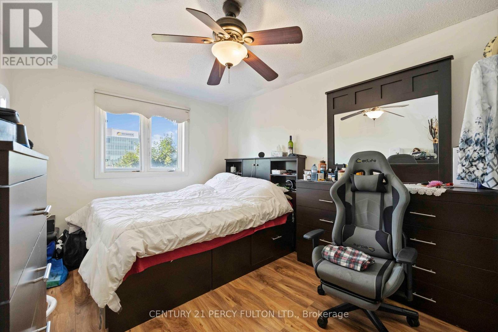 17 Woodsview Avenue, Toronto, Ontario  M9W 6B9 - Photo 22 - W12304682