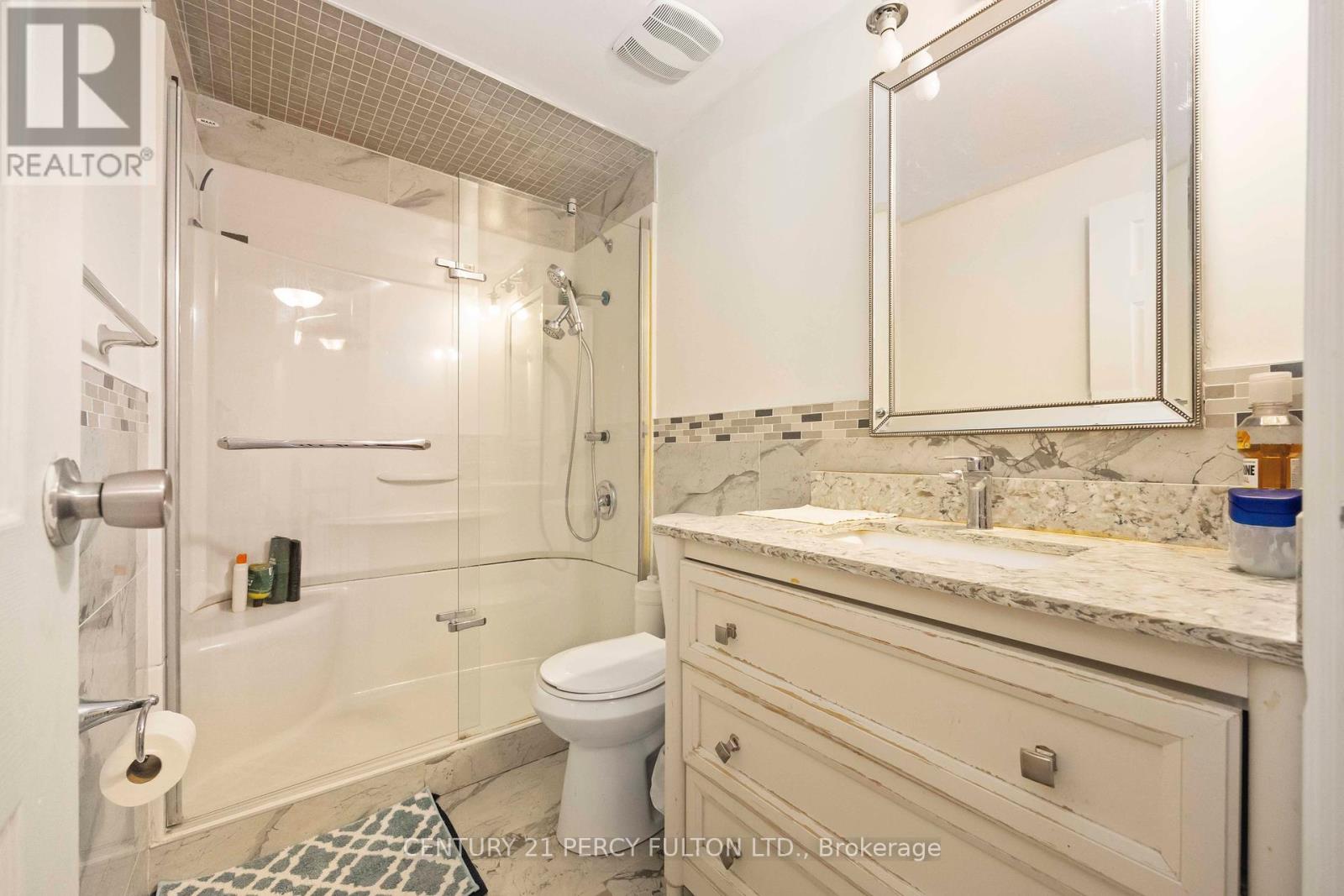 17 Woodsview Avenue, Toronto, Ontario  M9W 6B9 - Photo 24 - W12304682