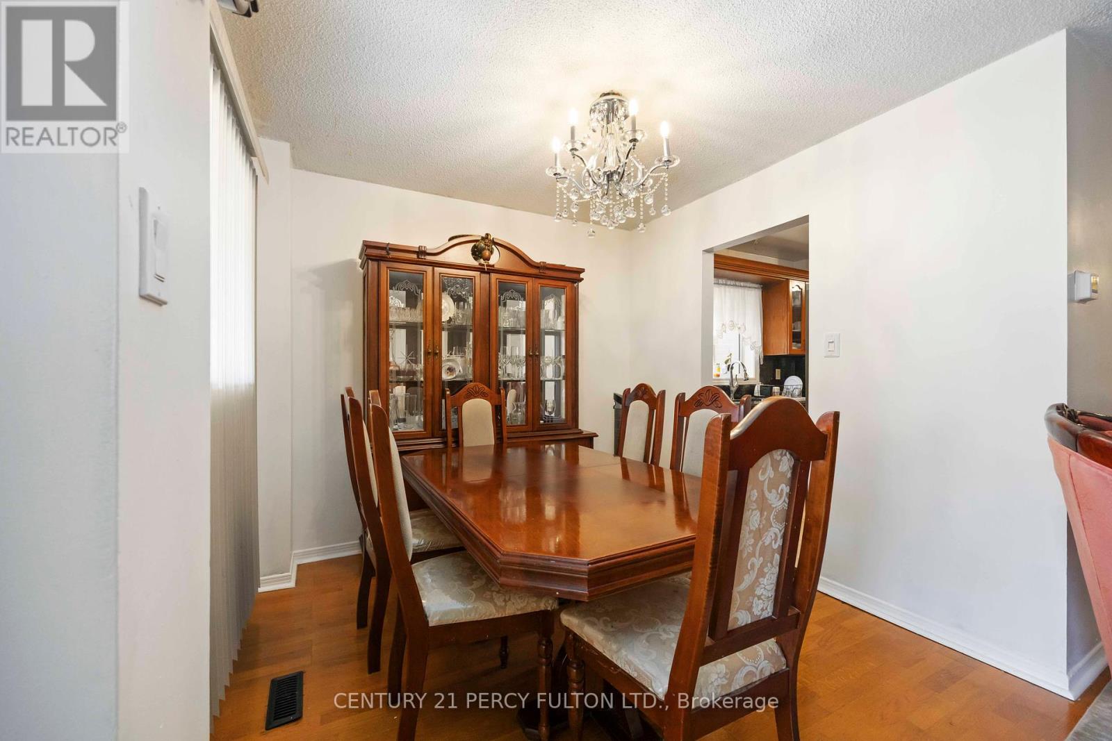 17 Woodsview Avenue, Toronto, Ontario  M9W 6B9 - Photo 8 - W12304682