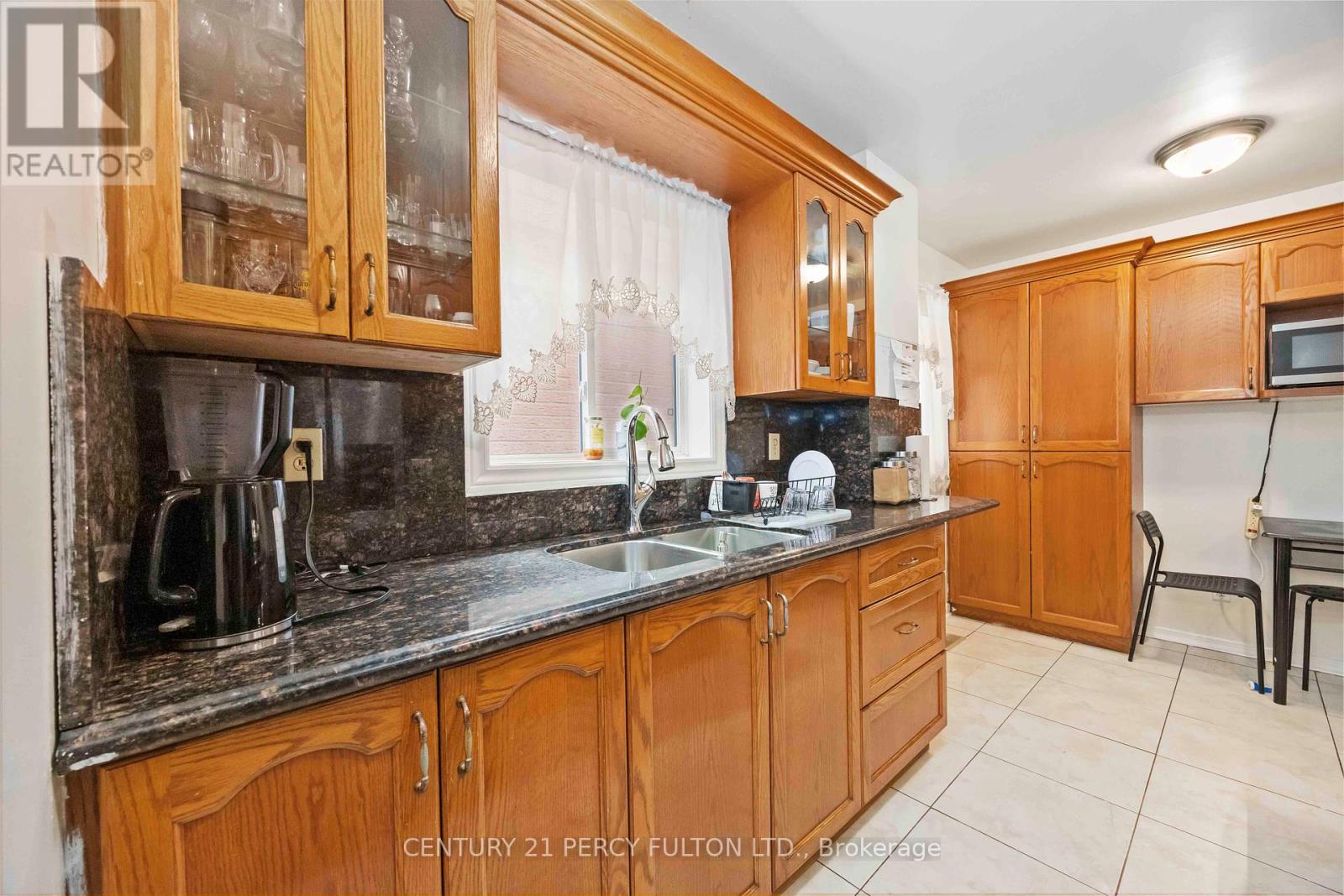 17 Woodsview Avenue, Toronto, Ontario  M9W 6B9 - Photo 9 - W12304682
