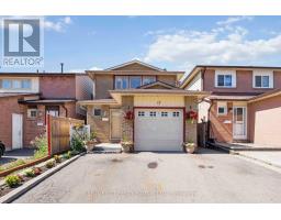 17 WOODSVIEW AVENUE, Toronto, Ontario