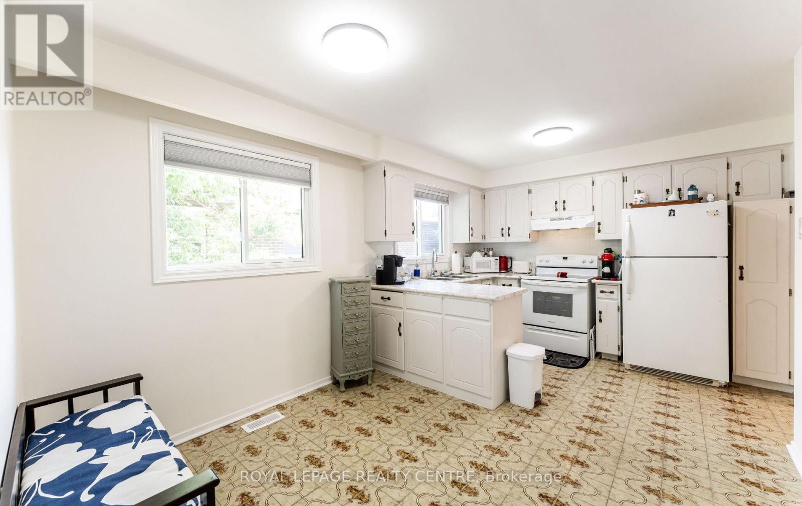 Upper Level - 540 Cavell Drive, Mississauga, Ontario  L5B 2N9 - Photo 14 - W12304695