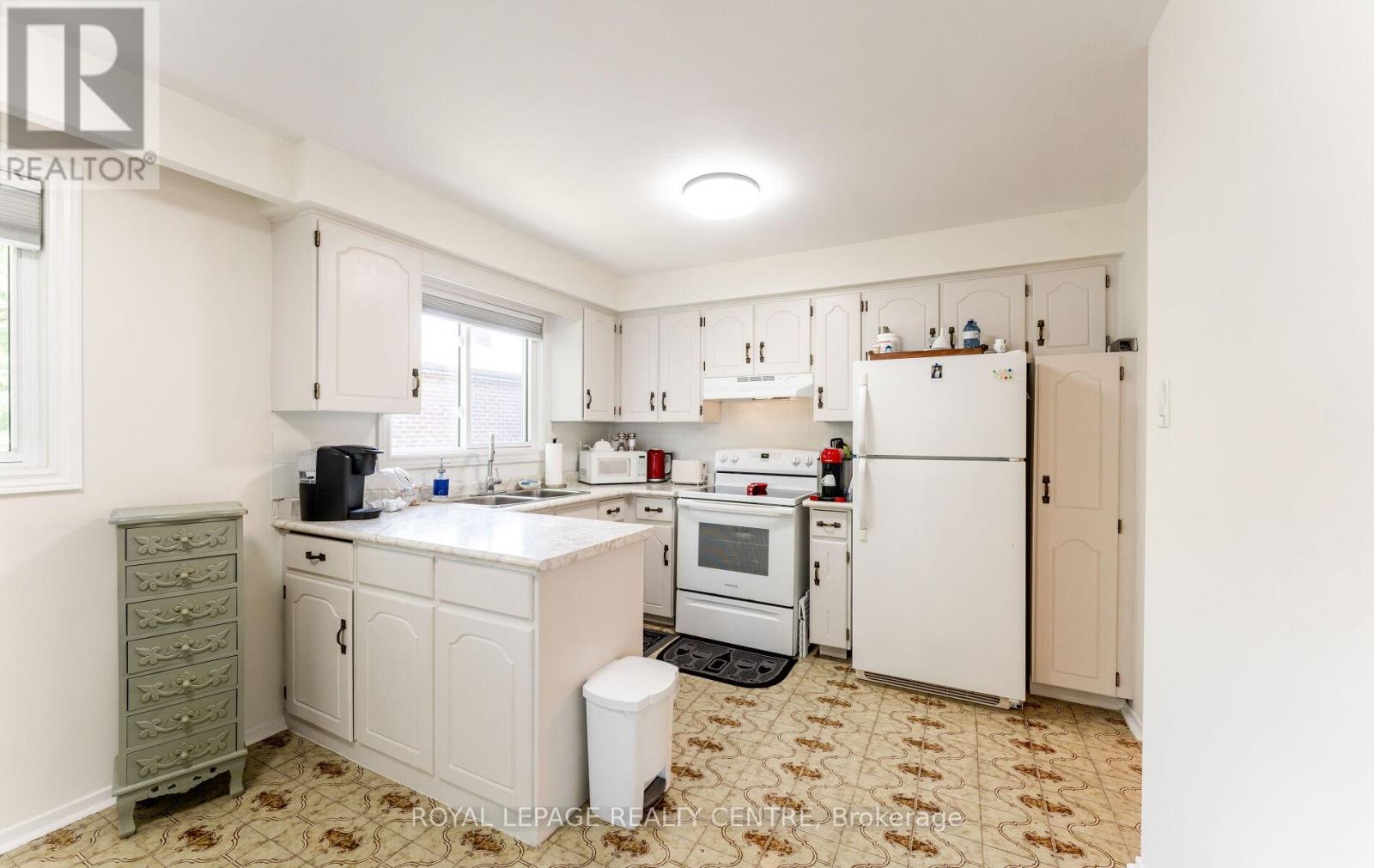 Upper Level - 540 Cavell Drive, Mississauga, Ontario  L5B 2N9 - Photo 15 - W12304695