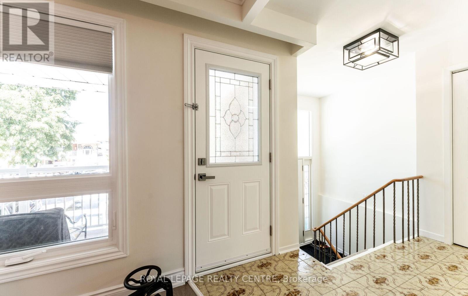 Upper Level - 540 Cavell Drive, Mississauga, Ontario  L5B 2N9 - Photo 17 - W12304695