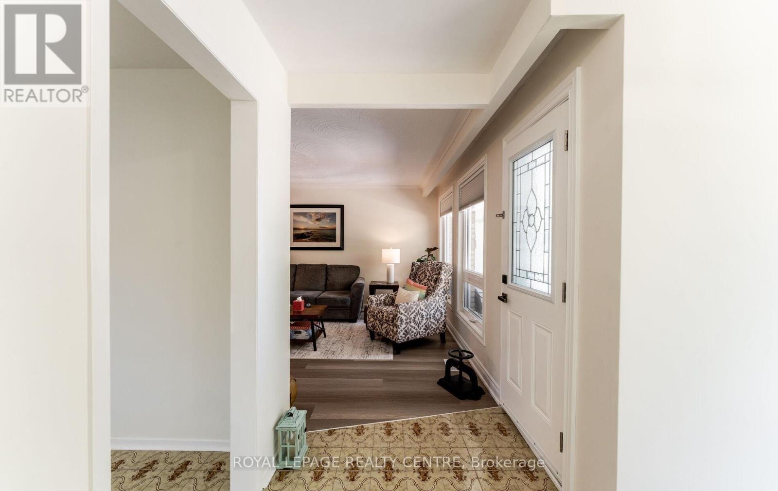 Upper Level - 540 Cavell Drive, Mississauga, Ontario  L5B 2N9 - Photo 24 - W12304695
