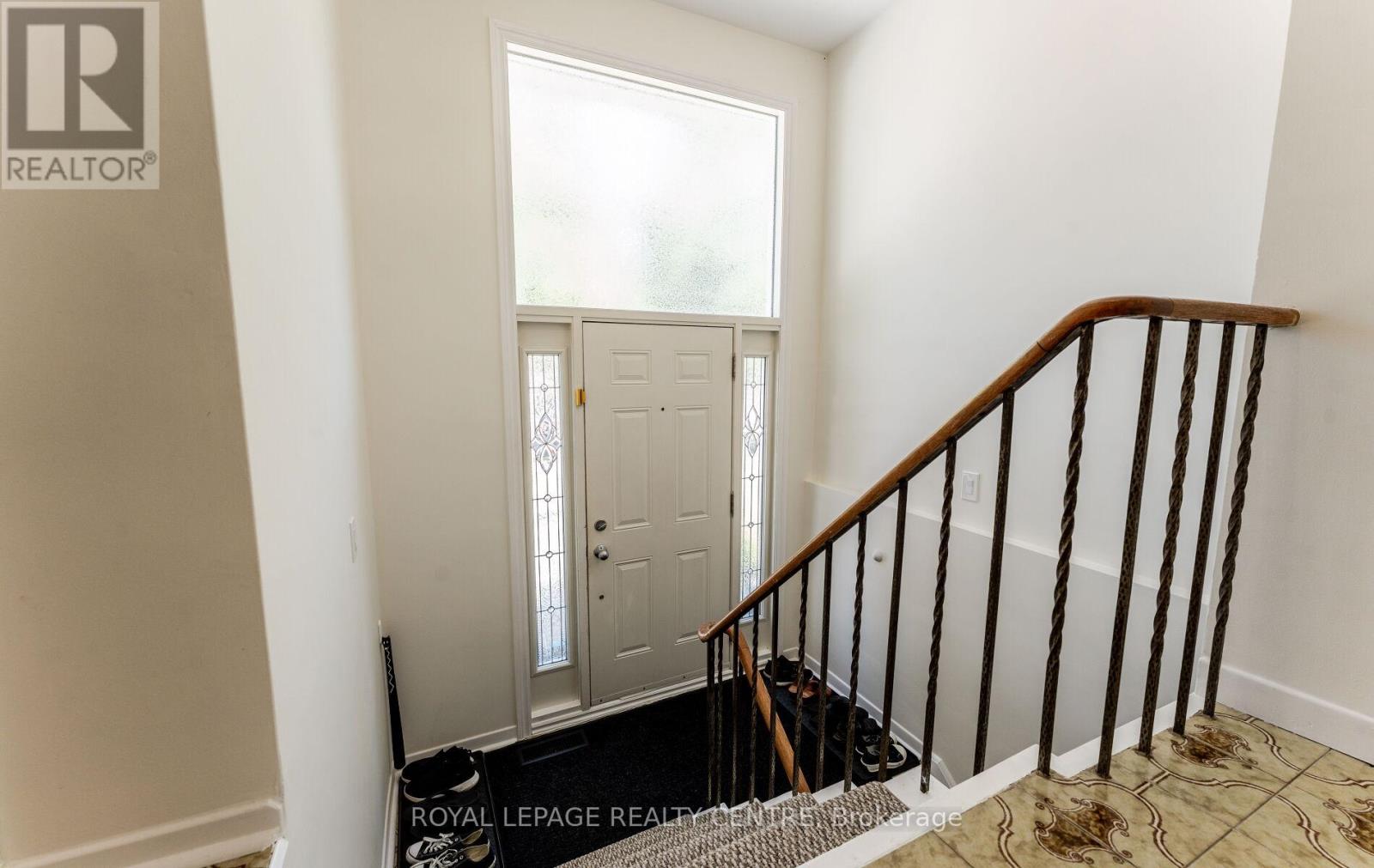 Upper Level - 540 Cavell Drive, Mississauga, Ontario  L5B 2N9 - Photo 6 - W12304695