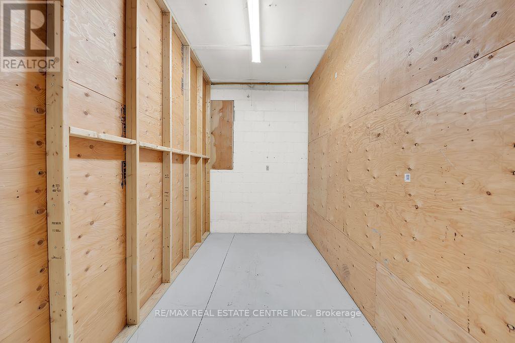 Shop/storage - 8268 Highway No 20 Highway, Grimsby, Ontario  L0R 2A0 - Photo 7 - X12304568