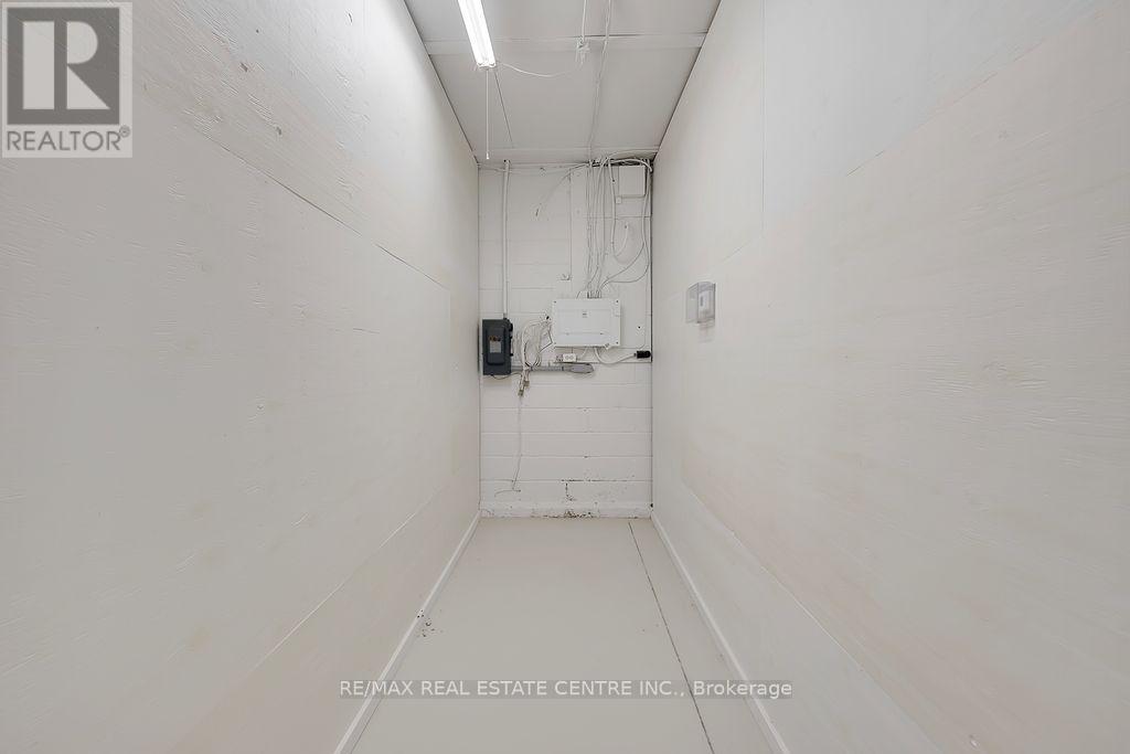 Shop/storage - 8268 Highway No 20 Highway, Grimsby, Ontario  L0R 2A0 - Photo 8 - X12304568