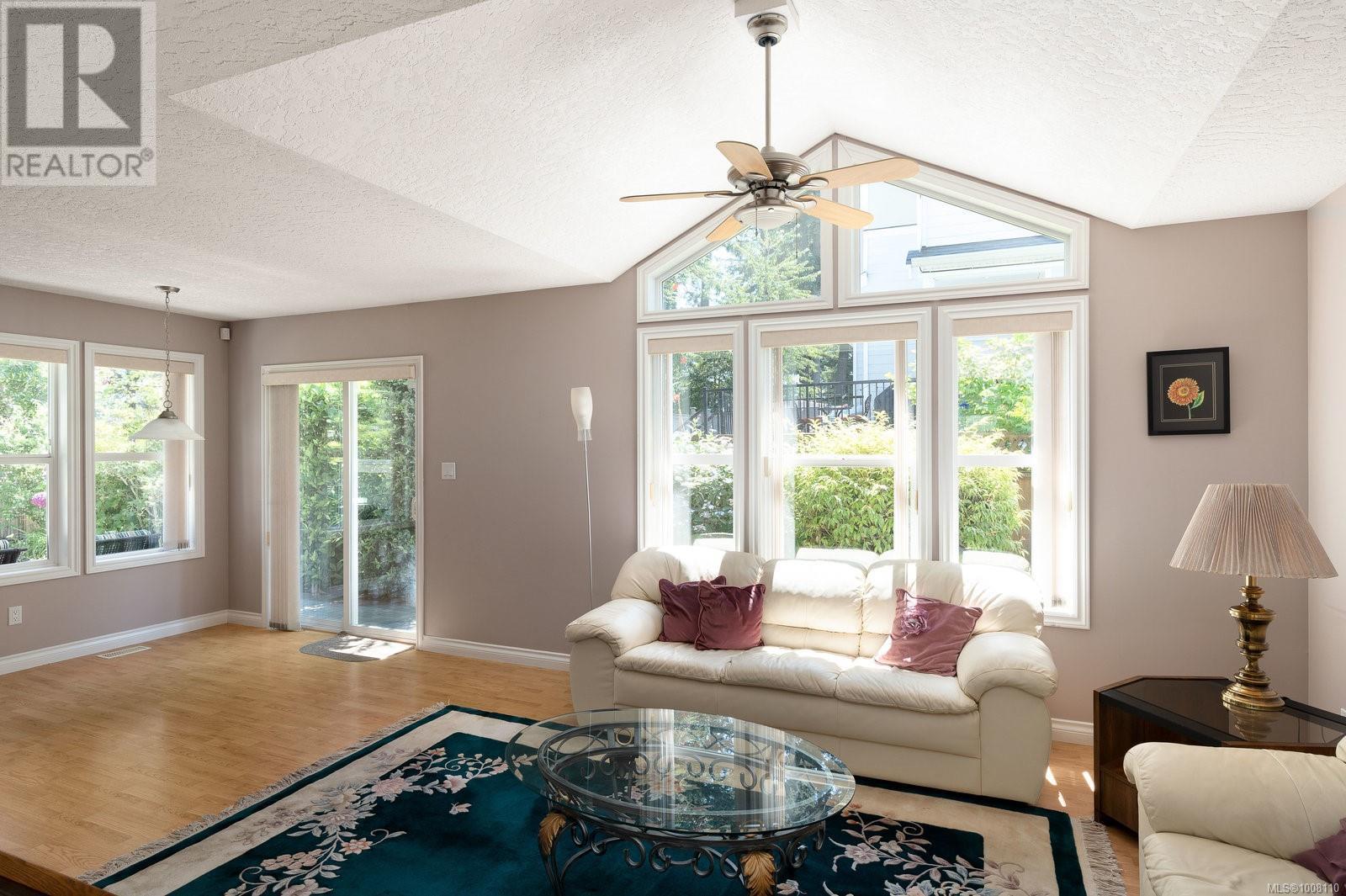 Property at 3 707 Greenlea Dr image 3