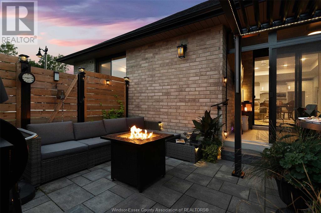 Property at 260 Livingstone CRESCENT image 2