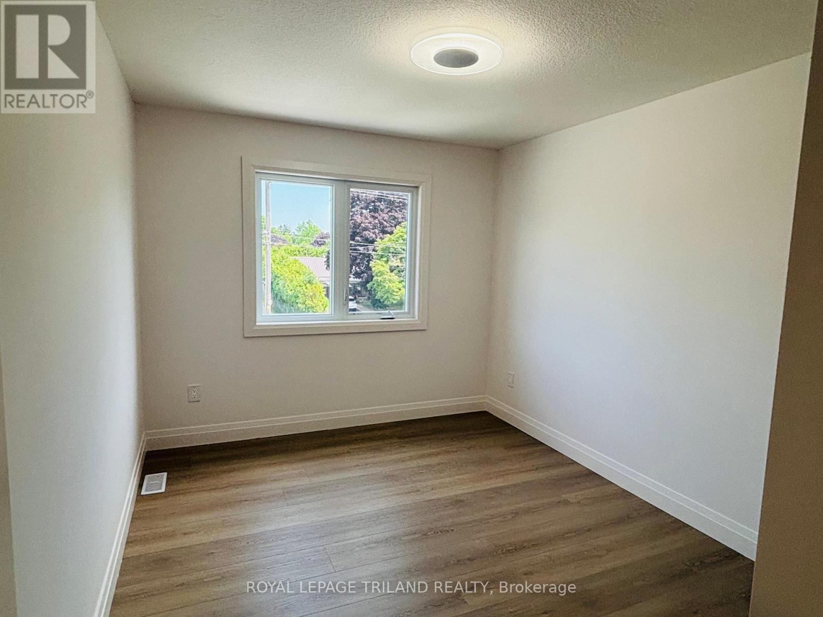 2 - 116 Fairview Avenue, St. Thomas, Ontario  N5R 4X6 - Photo 11 - X12304886