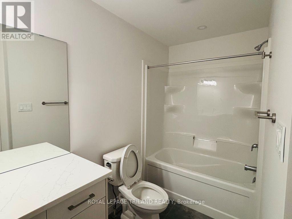 2 - 116 Fairview Avenue, St. Thomas, Ontario  N5R 4X6 - Photo 5 - X12304886