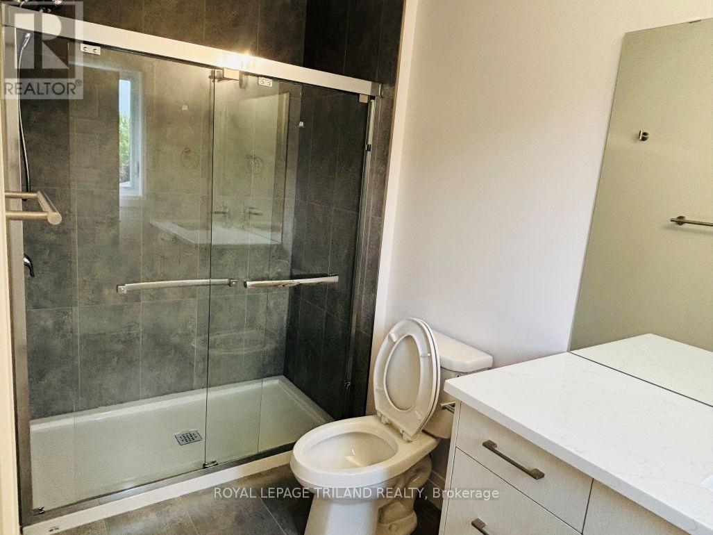 2 - 116 Fairview Avenue, St. Thomas, Ontario  N5R 4X6 - Photo 6 - X12304886