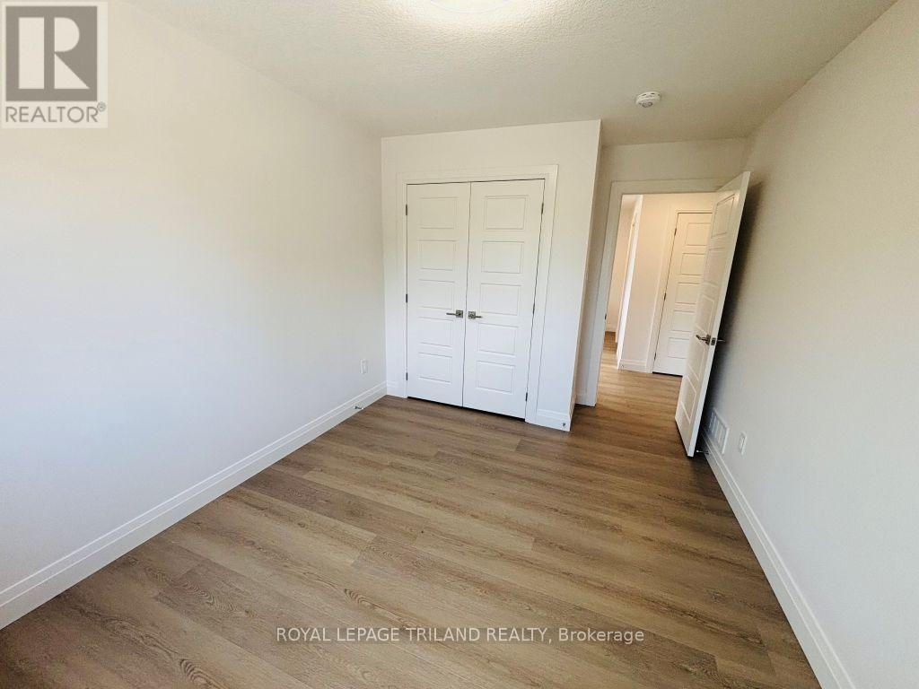 3 - 116 Fairview Avenue, St. Thomas, Ontario  N5R 4X6 - Photo 6 - X12304889