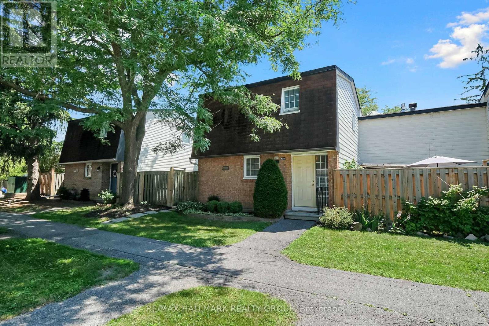 Property at 194 - 625 TRELAWNY PRIVATE image 1