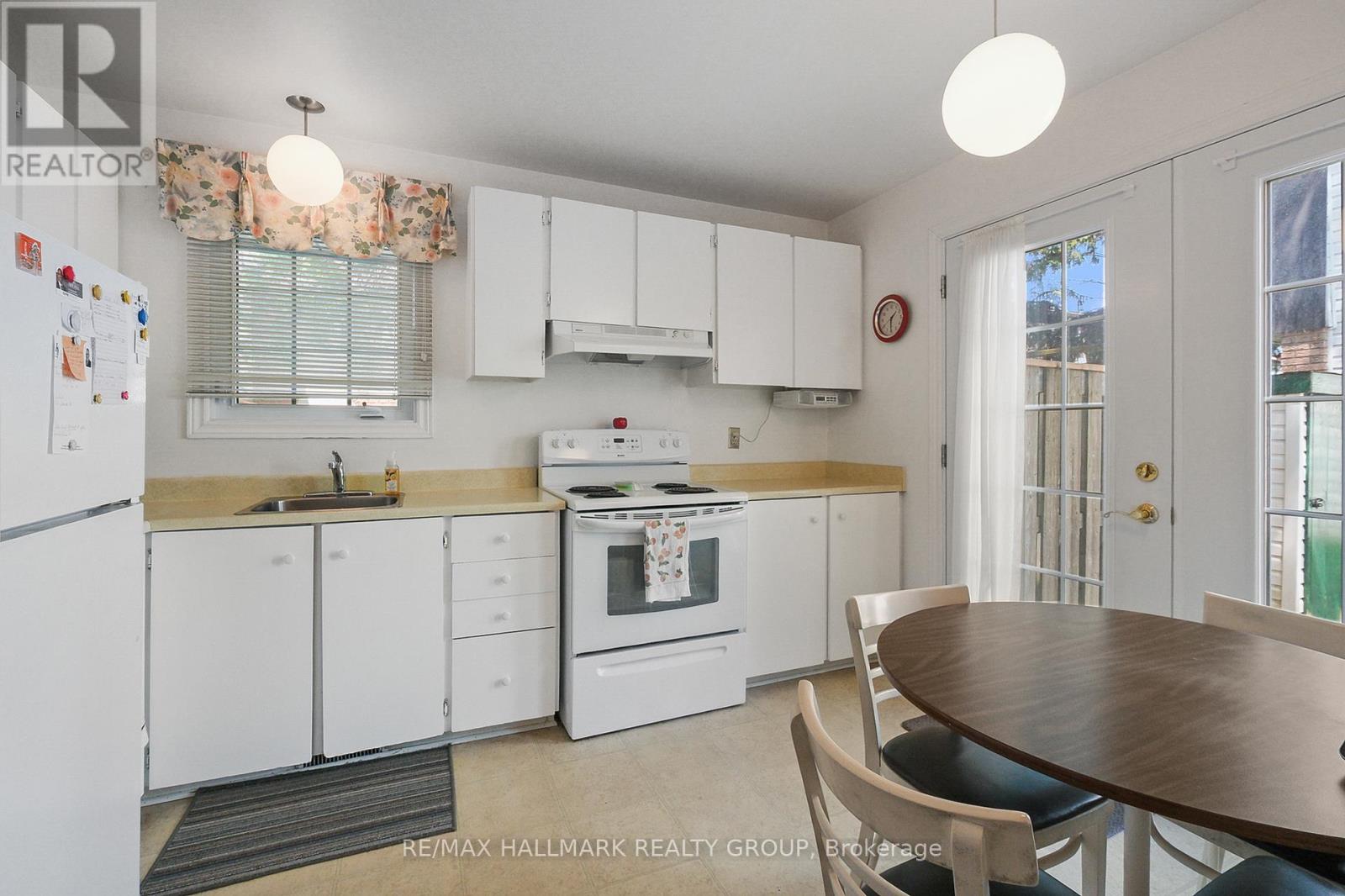 625 Trelawny Private, Ottawa, Ontario  K2C 3M9 - Photo 4 - X12304933