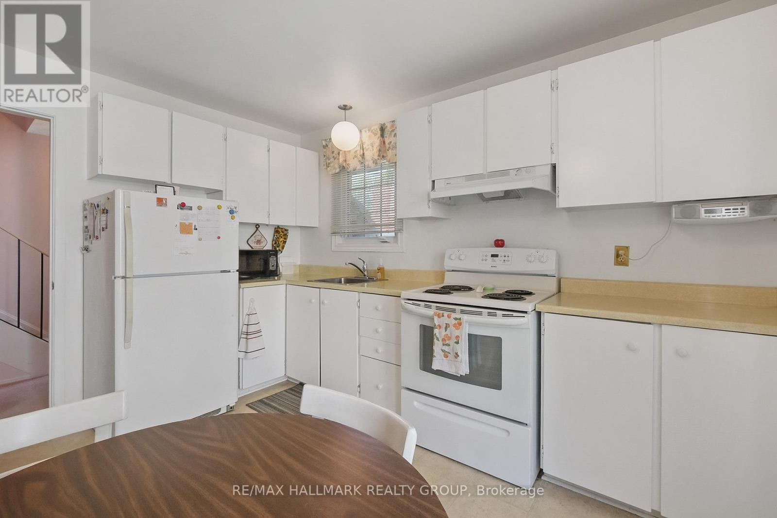 625 Trelawny Private, Ottawa, Ontario  K2C 3M9 - Photo 5 - X12304933