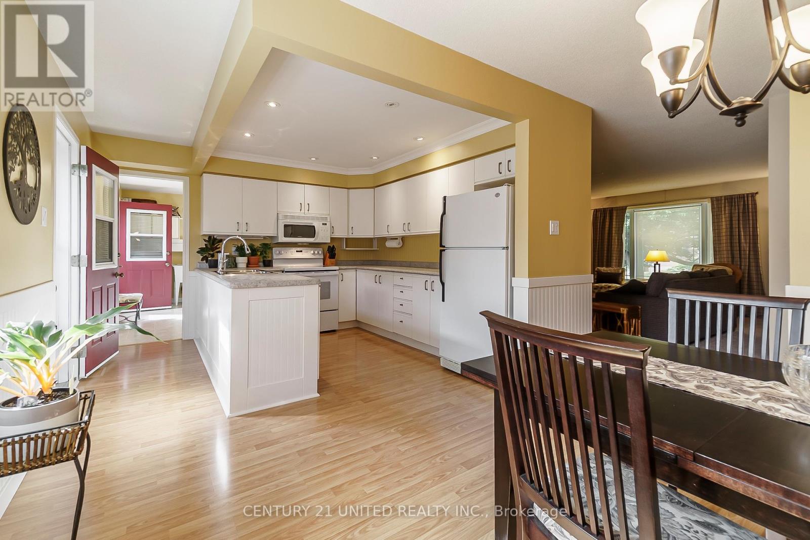 39 Cedartree Lane, Kawartha Lakes, Ontario  K0M 1A0 - Photo 14 - X12256482