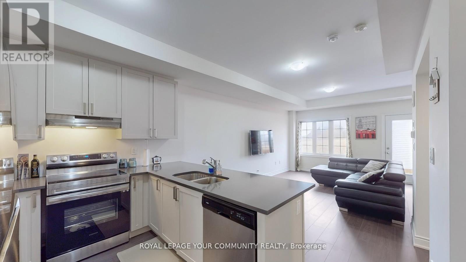 Property at 35 - 2681 MAGDALEN PATH image 3