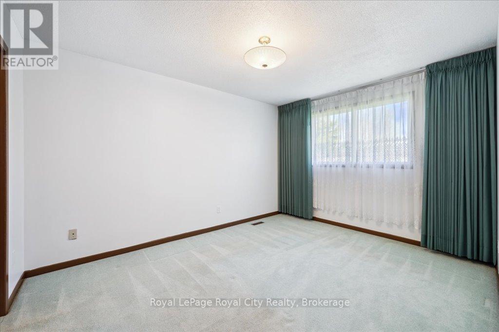 29 Vista Terrace, Guelph, Ontario  N1E 1A2 - Photo 16 - X12304876
