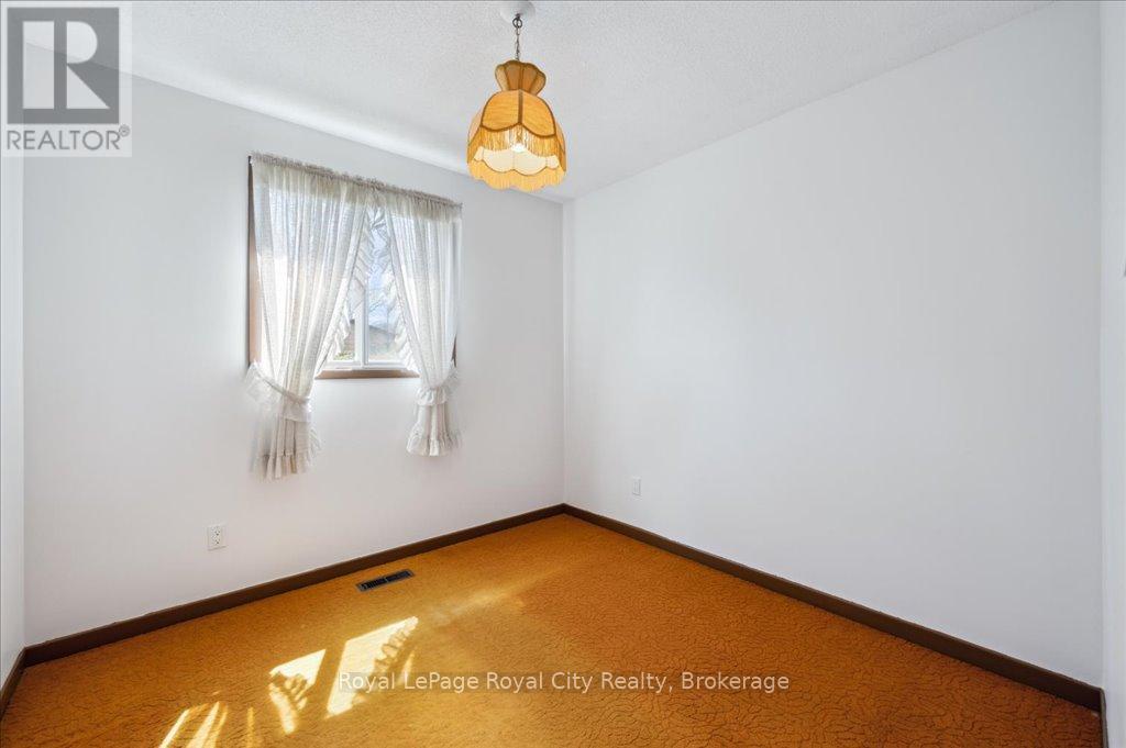 29 Vista Terrace, Guelph, Ontario  N1E 1A2 - Photo 18 - X12304876