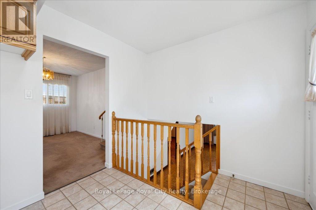 29 Vista Terrace, Guelph, Ontario  N1E 1A2 - Photo 21 - X12304876