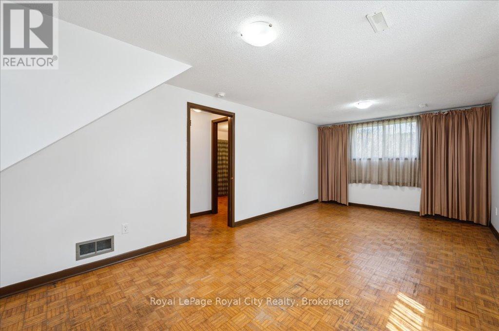 29 Vista Terrace, Guelph, Ontario  N1E 1A2 - Photo 23 - X12304876