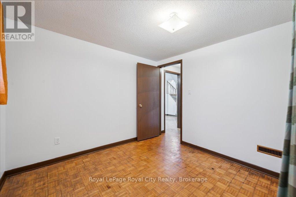 29 Vista Terrace, Guelph, Ontario  N1E 1A2 - Photo 28 - X12304876