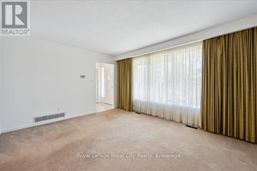 29 Vista Terrace, Guelph, Ontario  N1E 1A2 - Photo 4 - X12304876