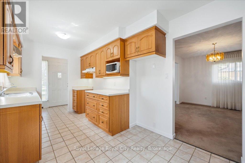 29 Vista Terrace, Guelph, Ontario  N1E 1A2 - Photo 5 - X12304876